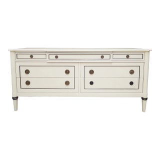 1940s Hotel Carlyle Nyc Gustavian Style 7 Drawer Dresser-Antique Brass Hardware For Sale