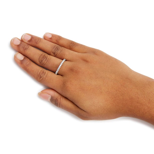 Early 21st Century 14K White Gold 1.00 Cttw Lab-Grown Diamond Shared Prong Set Eternity Band Ring (F-G Color, VS1-VS2) For Sale - Image 5 of 6