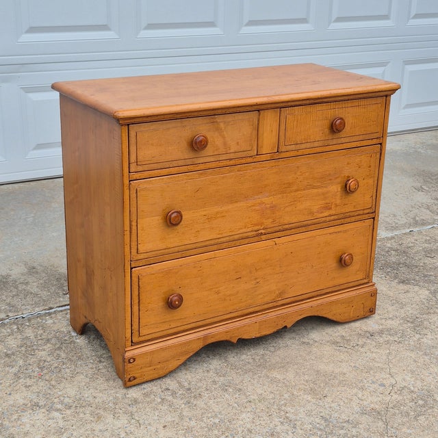 Early 20th Century American Solid Maple Two Over Two Chest of Drawers Dresser For Sale - Image 15 of 15