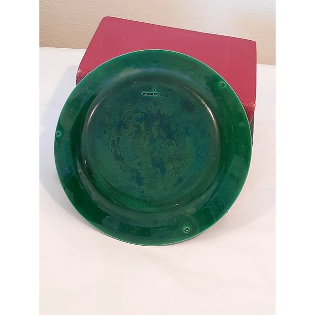 Gorgeous Kelly Green majolica plate by Wedgwood. Antique pottery made in England, it has the majolica glaze with rainbow...