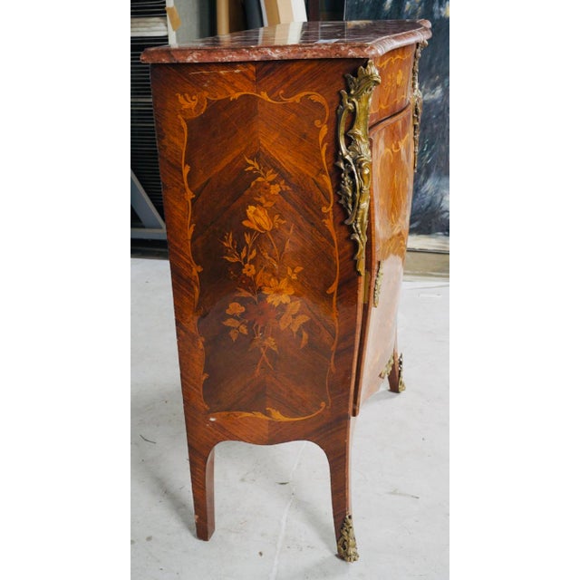 Bronze 19th-Century French Floral Marquetry Cabinet With Rouge Marble and Bronze Mounts For Sale - Image 8 of 9
