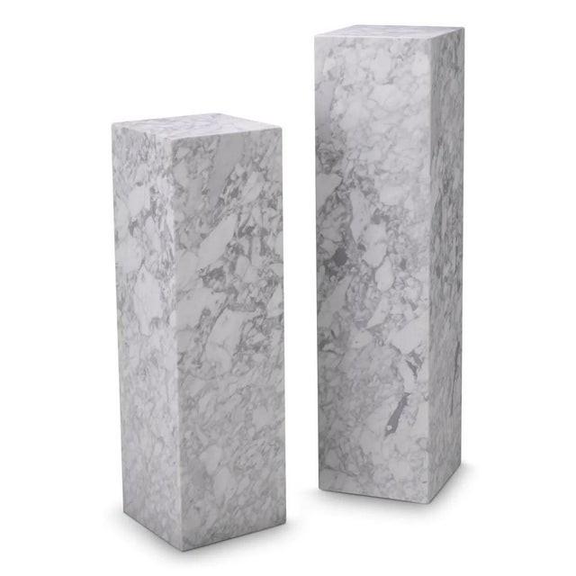 Pair of white marble columns, 21st century. Pair of very fine quality columns in veined white marble, modern work. H: 120...