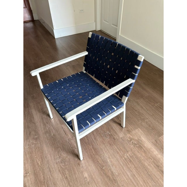 Elevate your outdoor or indoor living space with this authentic Brown Jordan Flex Lounge Chair, masterfully designed by...