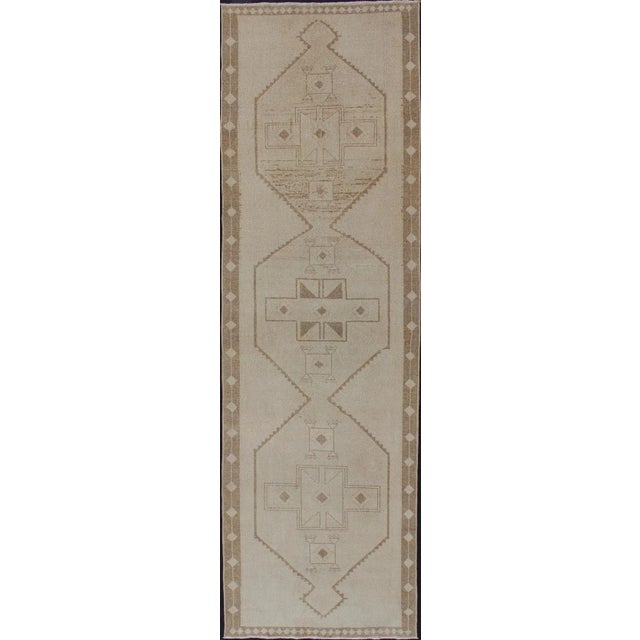 Vintage Oushak Turkish Runner With Geometric Medallions in Tan and Light Brown For Sale - Image 13 of 13
