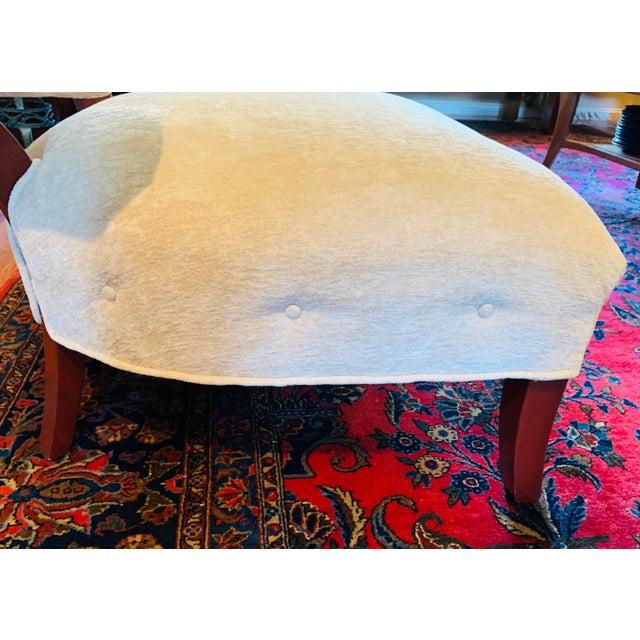 Champagne Pair of Elegant Slipper Chairs in the Manner of Billy Haines 1940s For Sale - Image 8 of 13