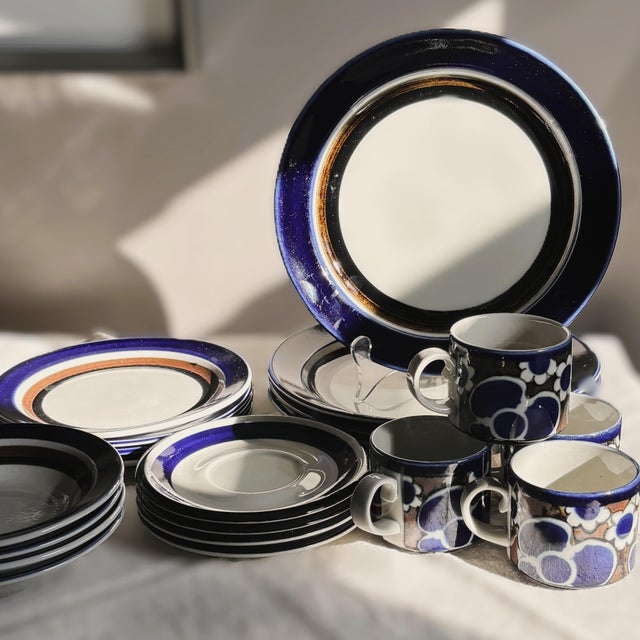 Mid-Century Modern Anja Jaatinen-Winquist for Arabia Finland Saara 20-Piece Dinnerware Set For Sale - Image 3 of 11