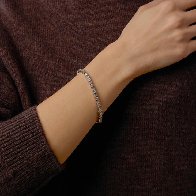 This vintage diamond tennis bracelet is a timeless expression of brilliance and refined craftsmanship. Composed of...