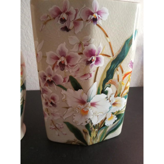 1970s Vintage Hand-Painted Japanese Toyo Porcelain Decorative Vases- Set of 2 For Sale - Image 5 of 9