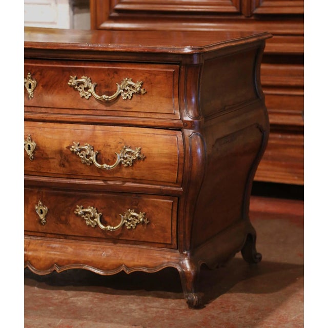 18th Century French Louis XV Mahogany Three-Drawer Commode Tombeau From Bordeaux For Sale - Image 10 of 13