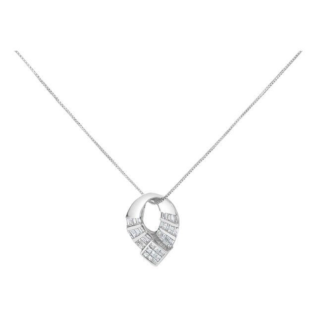 14k White Gold 1 5/8 Cttw Invisible Set Princess and Channel Set Baguette Diamond Curved Oval Shape Pendant Necklace (G-H Color, VS2-SI1 Clarity) For Sale