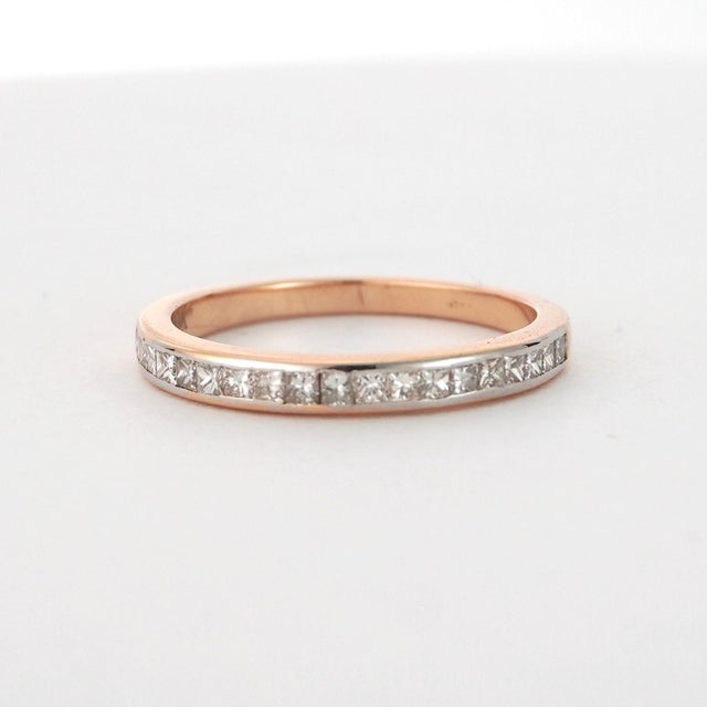 18k Gold Diamond Band Ring With 0.57ct Princess-Cut Diamonds For Sale - Image 4 of 18