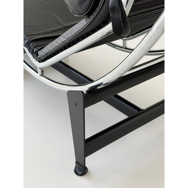 1970s Modernist Chaise Longue in Black Leather and Chrome Metal, 1970s For Sale - Image 5 of 6