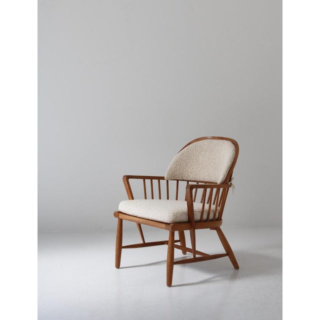 Wood Scandinavian Modern Windsor Chair in Patinated Ash and White Bouclé by Hans J. Wegner, 1940s For Sale - Image 7 of 18