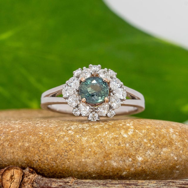 2020s Gia Certified Alexandrite Ring With Natural Diamond Accents: Solid 14k Dual Gold, Size 6.75 For Sale - Image 5 of 10