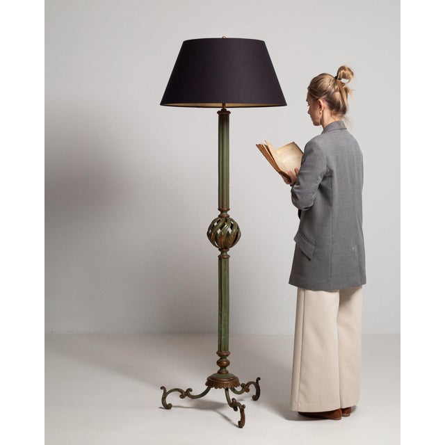 Ebonized floor lamp in Deep Ebony Black. The deep ebony black surface highlights slender turned column, linen drum shade,...