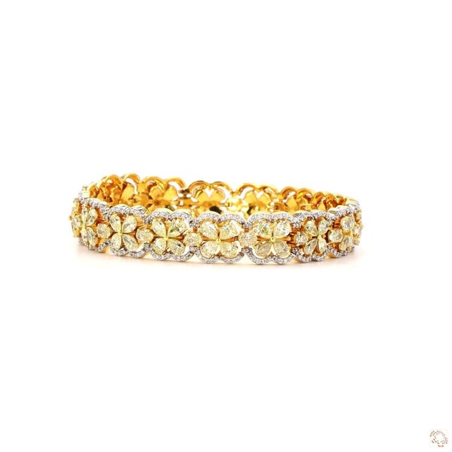 1.67 Carat Round Brilliant Cut White Diamond Yellow Diamond Gold Bracelet For Sale - Image 4 of 9