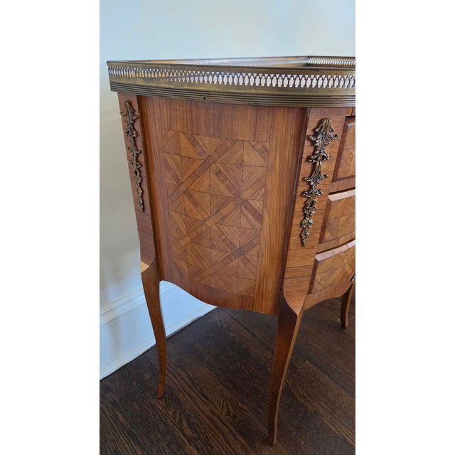 Late 20th Century Italian Louis XV–Style Parquetry Three-Drawer Nightstands by Fratelli Romanò — A Pair For Sale - Image 12 of 18