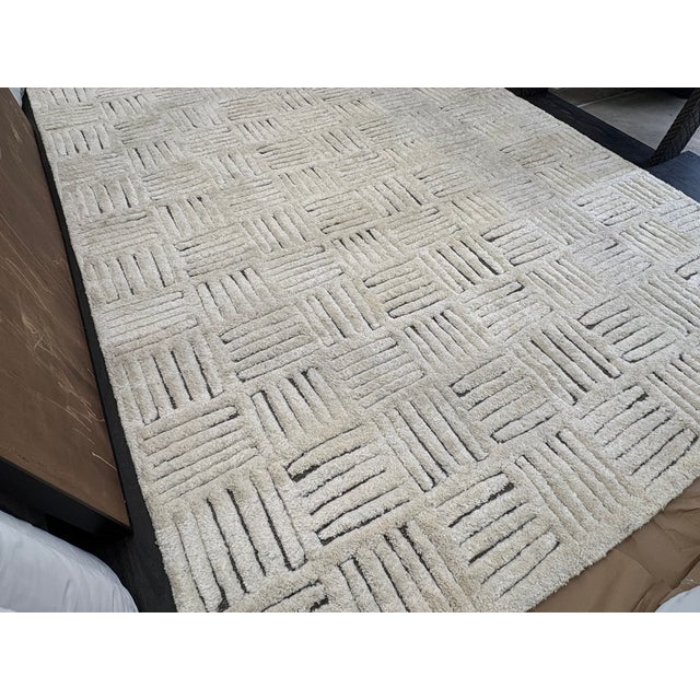 Rh Basanti Rug – 9' × 12' Marled Ivory/Charcoal | Hand-Knotted Wool Blend | Contemporary Himalayan-Inspired Design For Sale - Image 10 of 18
