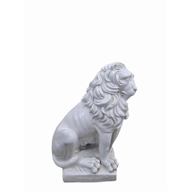 White Vintage Neoclassical Style Heraldic Lion Sculptures – Set of 2 For Sale - Image 8 of 10