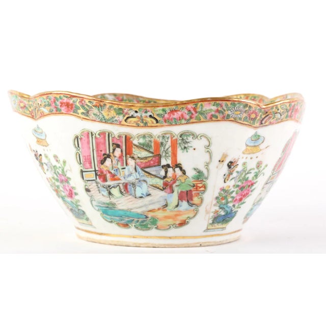 Ceramic Mid 19th Century Famille Rose Bowl With Interior Bat Rim For Sale - Image 7 of 9