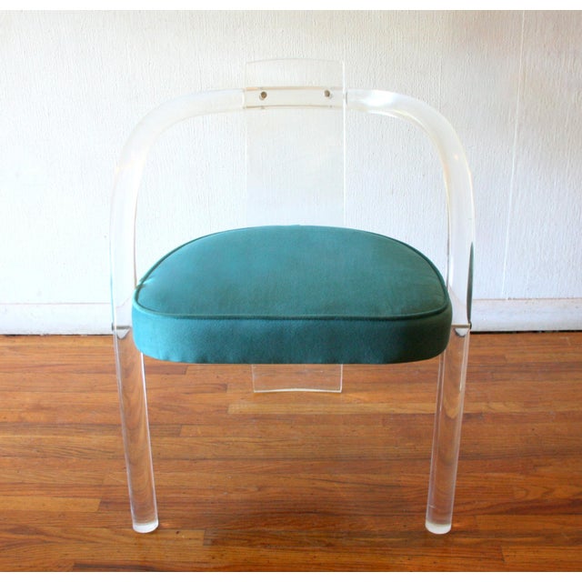 Charles Hollis Jones 1960s Mid Century Modern Charles Hollis Jones Style Lucite Arm Chair For Sale - Image 4 of 4