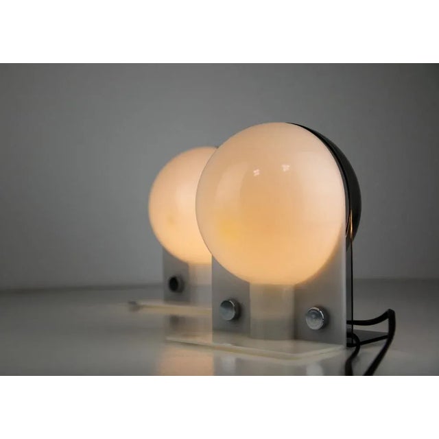 Mid-Century Modern Vintage Gray and White Sirio Table Lamps by Guzzini for Meblo, Set of 2 For Sale - Image 3 of 16