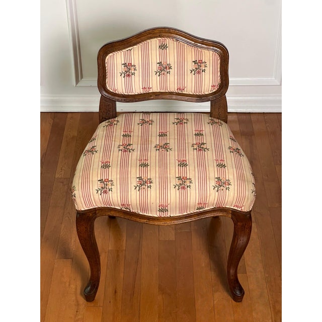 Wood Don Ruseau Louis XV Style Upholstered Vanity or Side Chair in Walnut, 1940s For Sale - Image 7 of 18