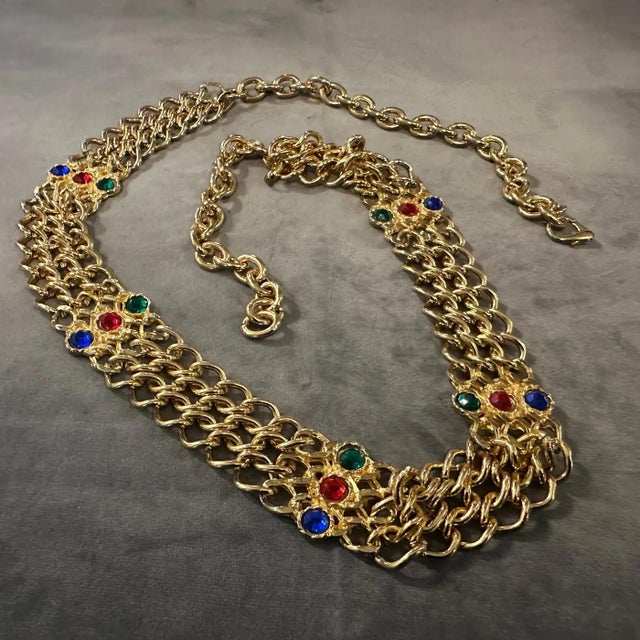 This magnificent vintage Italian belt from the 1980s is a vibrant masterpiece of high-quality costume jewelry. Expertly...
