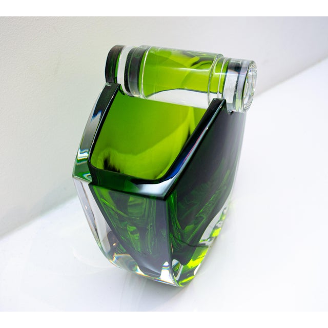 Contemporary Baccarat 'Oceanie' Vase in Emerald Green and Clear For Sale - Image 3 of 5