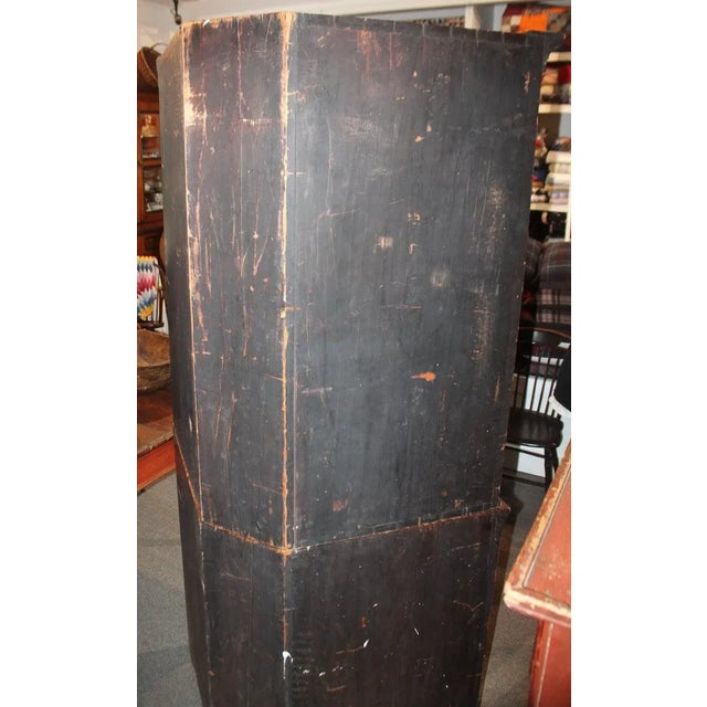 Early 19th Century 19th Century Original Painted Corner Cupboard From Pennsylvania, 2 Pieces For Sale - Image 5 of 13