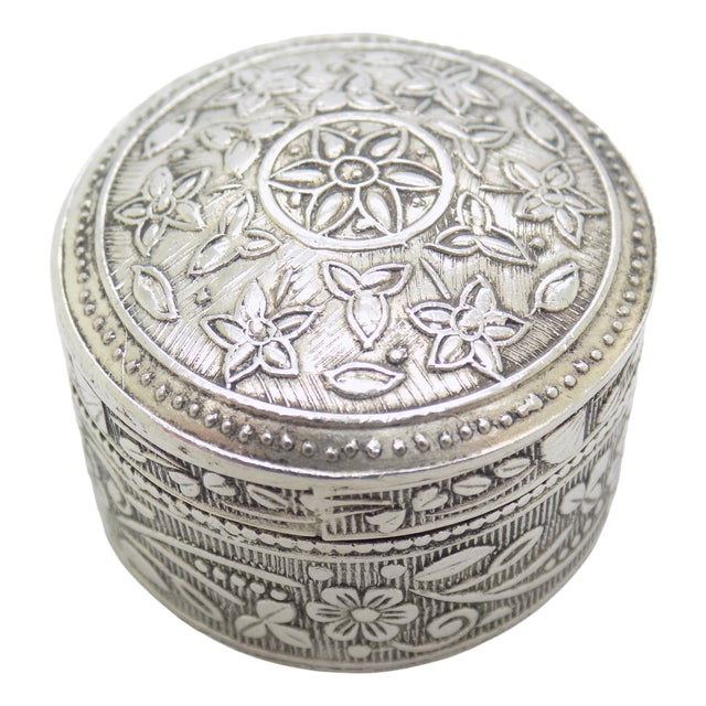 Vintage Italian Handmade Round Silver 800 Floral Embossed Pill Snuff Box, 1980s For Sale