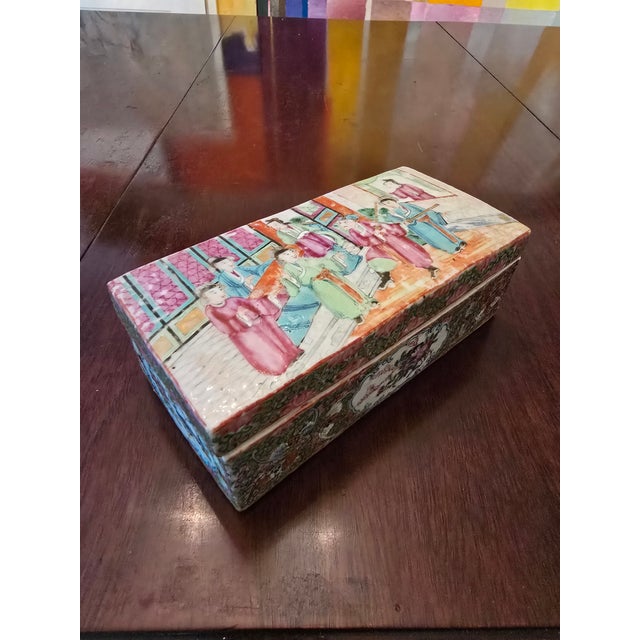 Mid 19th Century Antique Chinese Porcelain Jewelry Jewel Box Medallion For Sale - Image 11 of 12