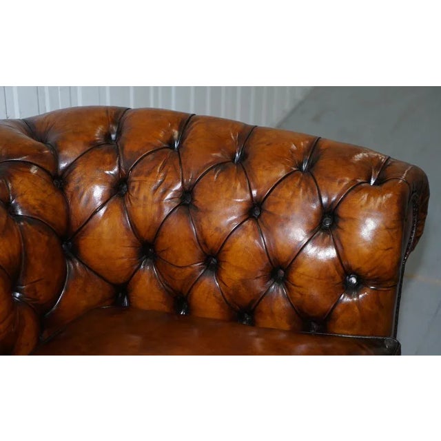 Wood England Hand-Dyed Whisky Brown 3-Seat Chesterfield Club Sofa, 1930s For Sale - Image 7 of 18