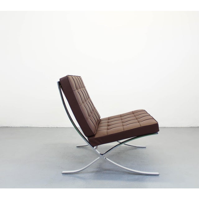 Barcelona Chair in Brown Leather by Ludwig Mies Van Der Rohe for Knoll International For Sale - Image 5 of 14