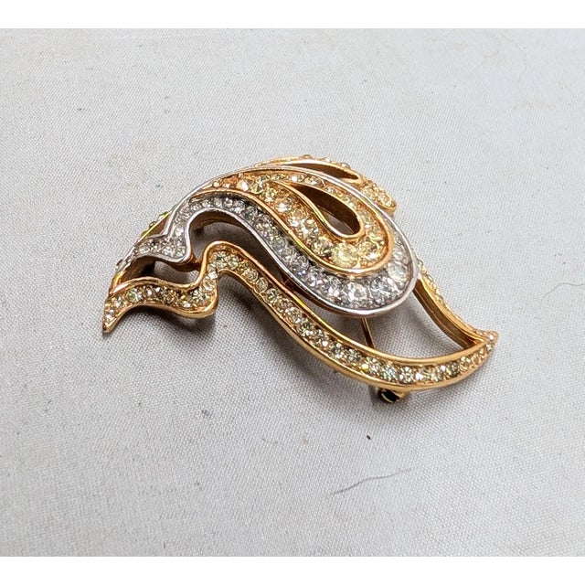 Trifari Vintage 1960s Signed Crown Trifari Abstract Goldtone Faux-Citrine & Clear Rhinestone Brooch For Sale - Image 4 of 8