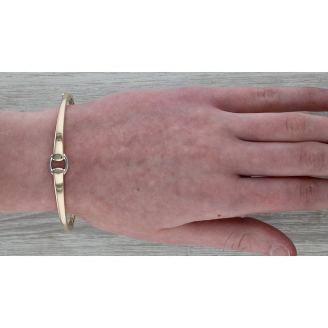 Modern Audry Rose 2-Toned Buckle Bangle Bracelet 14k Yellow White Gold 7.5" For Sale - Image 3 of 8