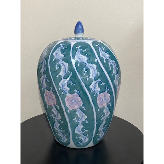 Vintage Mid-Century Chinese Chinoiserie Style Hand-Painted Porcelain Ginger Jar For Sale - Image 10 of 14