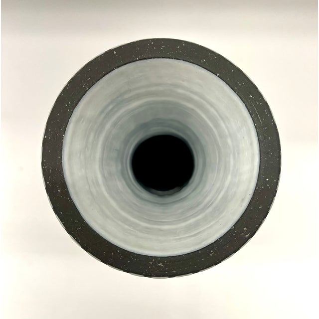 Abstract Jonathan Adler Palm Springs Bow Tie Stoneware Vase For Sale - Image 3 of 6