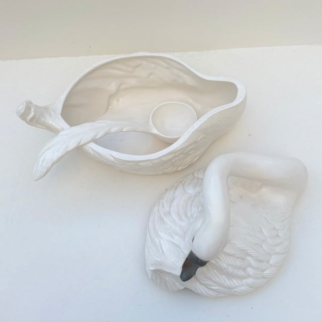 1970s 1970s Trompe-l'Oeil Ceramic White Swan Tureen With Feather Ladle For Sale - Image 5 of 7