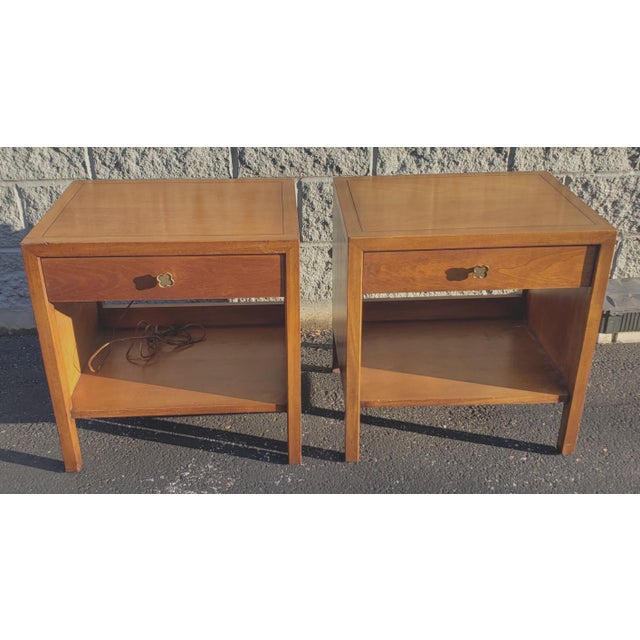 MidCentury Modern Henredon Walnut Bedside Tables Nightstands, a Pair