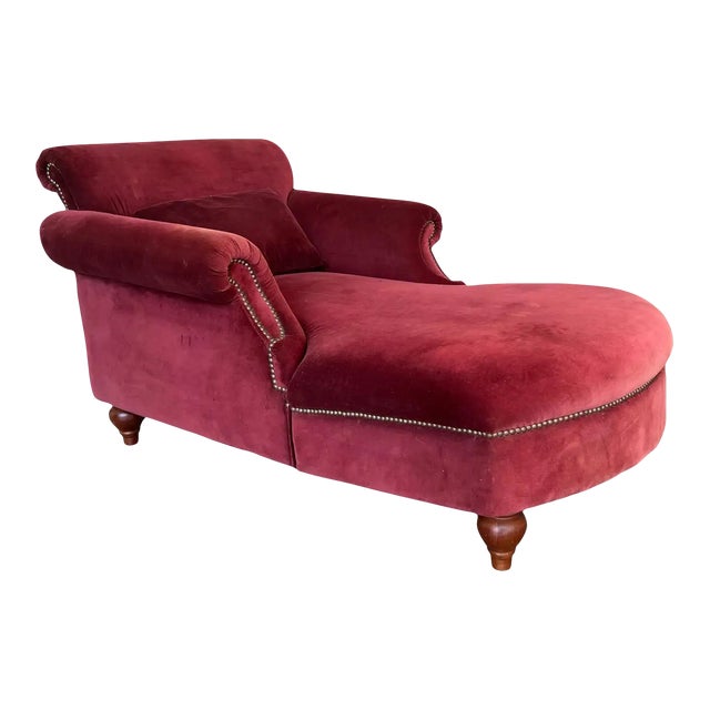 20th Italian Maroon Velvet Chaise Longue With Arms For Sale