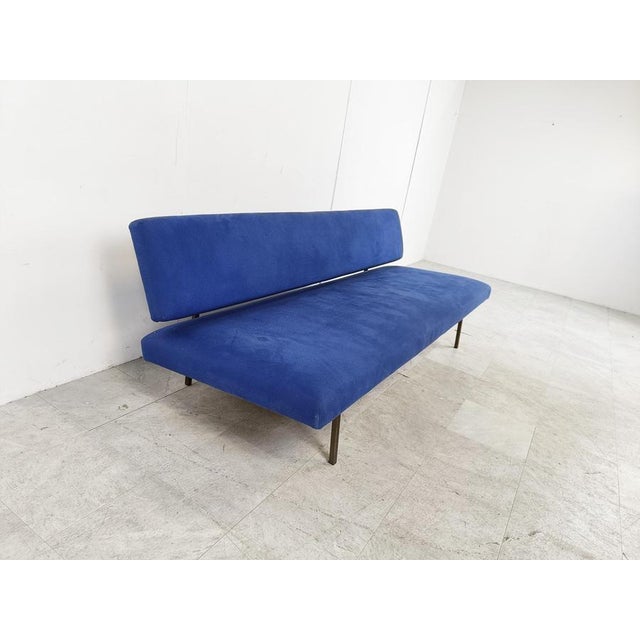 Modernist daybed designed by Rob Parry for Gelderland. Beautiful blue fabric with thick foam which provides a lot of...