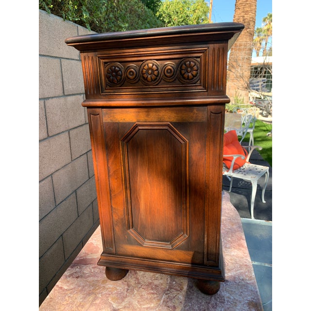 English Antique Kittinger Jacobean Cabinet Side Table Liquor Cabinet For Sale - Image 3 of 18