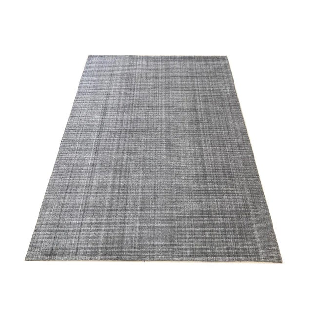 Handmade rug in wool and viscose.