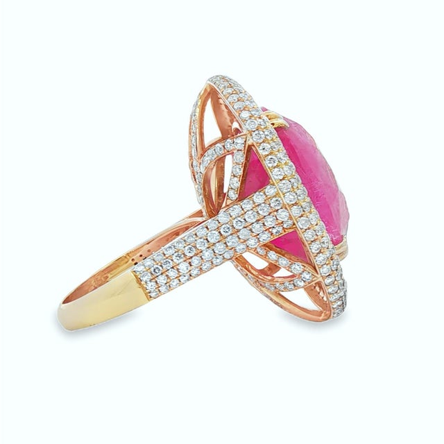 Contemporary 23.61 CTW Mid-Century Burmese Ruby & Diamond 18k Yellow Gold Ring, Size 4 For Sale - Image 3 of 13