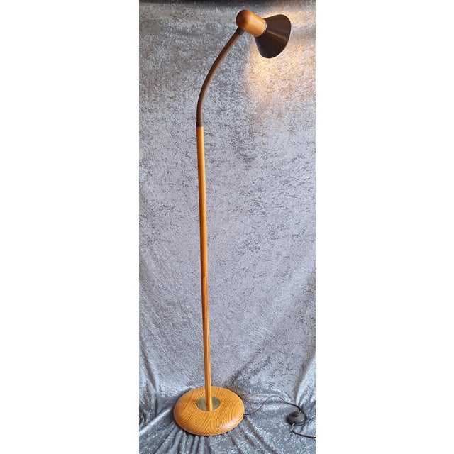 Vintage Spruce Floor Lamp with Reflector Spotlight and Flexible Arm by Paul Neuhaus, 1970s For Sale - Image 4 of 4