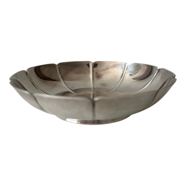 Vintage English Chester Silver-Plated Scalloped Petal Serving Bowl For Sale