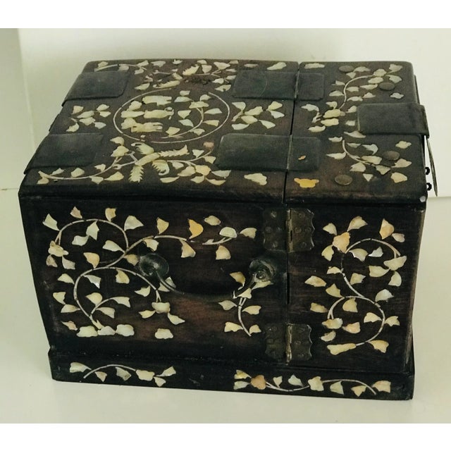 Wood Chinese Qing Dynasty Mother of Pearl Shell Inlay Hardwood Jewelry Box With Shell For Sale - Image 7 of 10