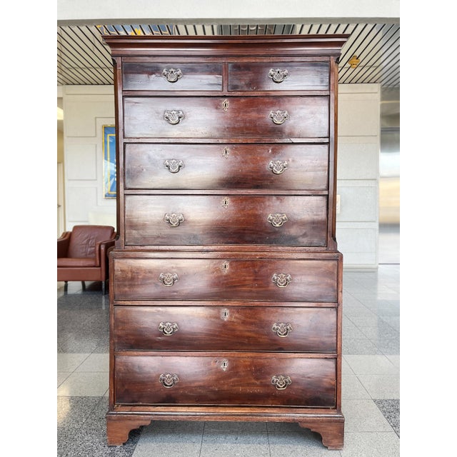 Traditional 18th Century Mahogany George II Chest on Chest For Sale - Image 3 of 12