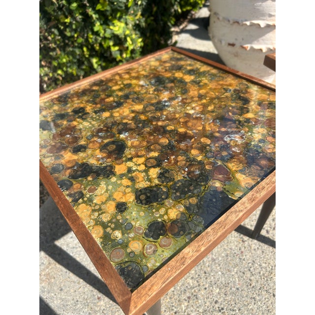 Pair of Vintage Resin Mottled Pebble Top Nesting Side Tables, Set of 2 For Sale - Image 9 of 14